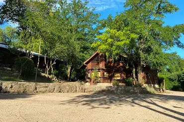 río cercano al albergue para campamentos en Córdoba